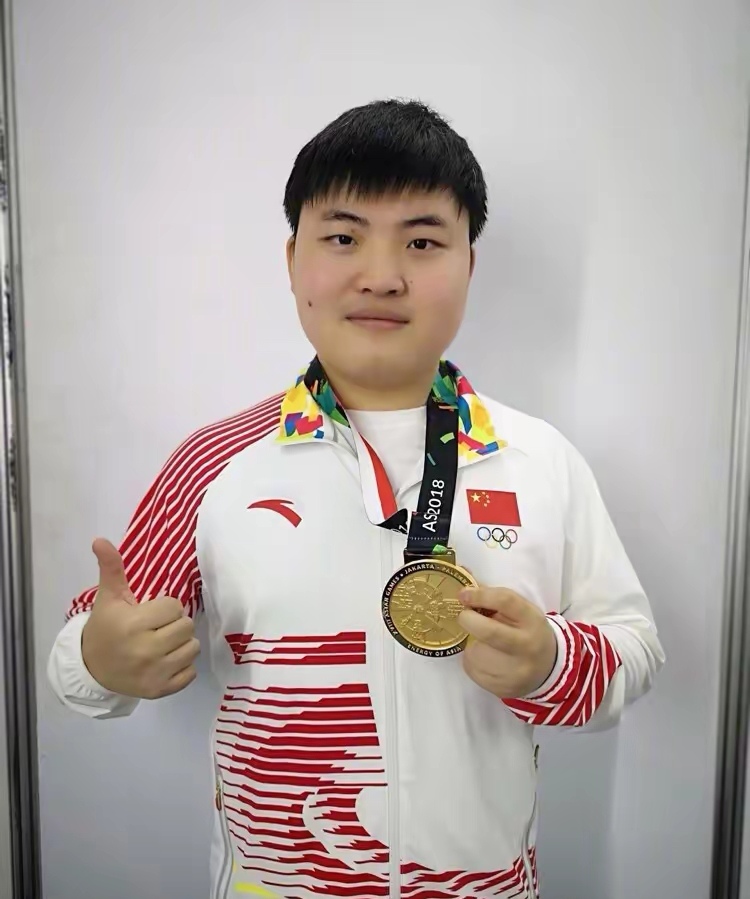 Uzi新星出色防守表现突出，雄鹿前途光明！(浅蓝惑星最后那个人是谁)