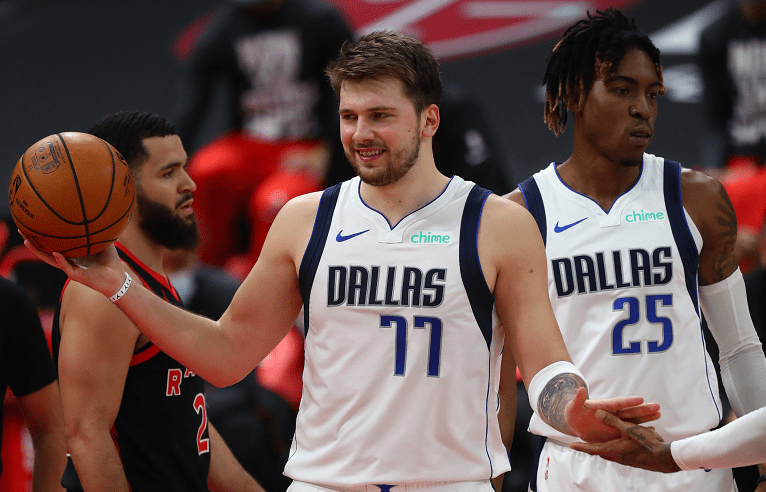 NBA常规赛赛程吃紧；多特蒙德加时末段门线救险；管理层满意；更衣室氛围转暖的简单介绍