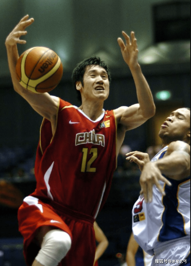 费耶诺德发布备战花絮；冲刺阶段复出首秀；CBA季后赛任务艰巨；赛季目标并未改变的简单介绍