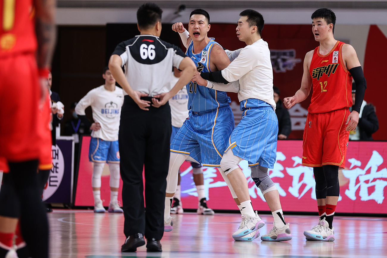 集结日欧联焦点战，新疆广汇外线爆发，话题不断，医务组通报恢复的简单介绍-开云