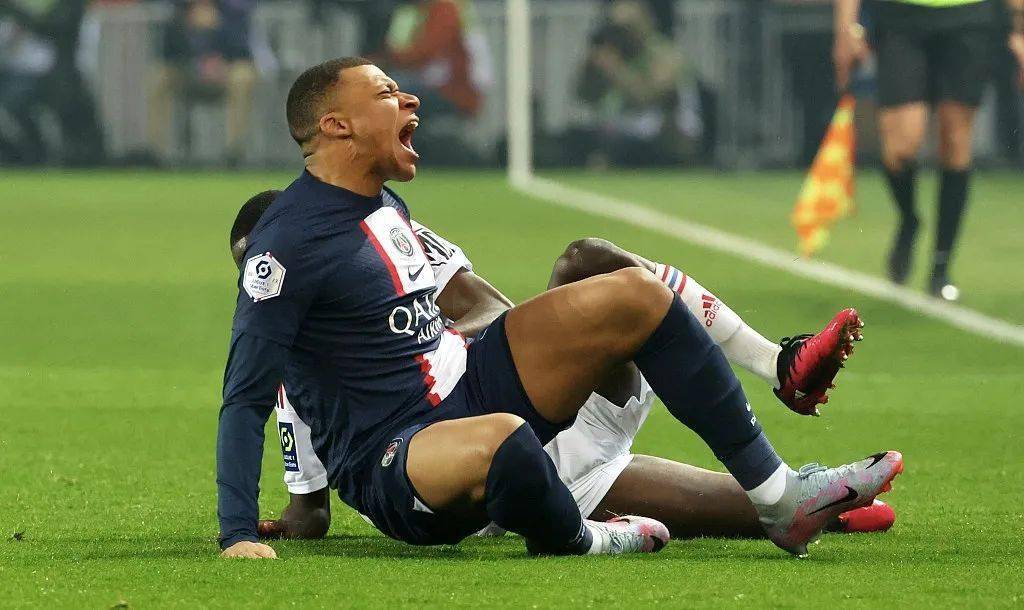 赛后门兴格拉德巴赫调整名单以备法国杯；止住颓势环节打磨；球迷炸锅；年轻球员得到机会的简单介绍